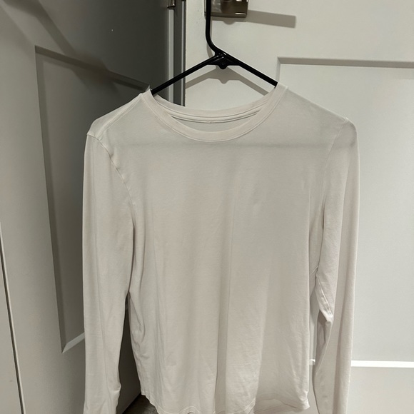 Excellent condition, lululemon, size 6, long sleeve T shirt. No stains or imper - Picture 6 of 6